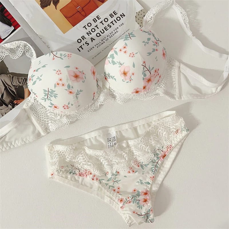 Stylish Floral Design Padded Push-Up Lingerie Set