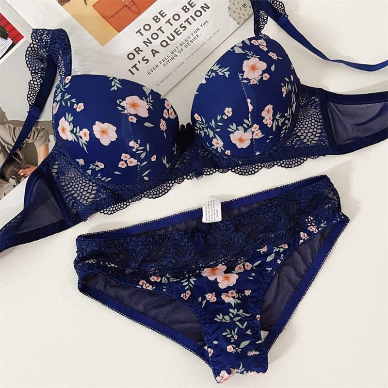 Stylish Floral Design Padded Push-Up Lingerie Set